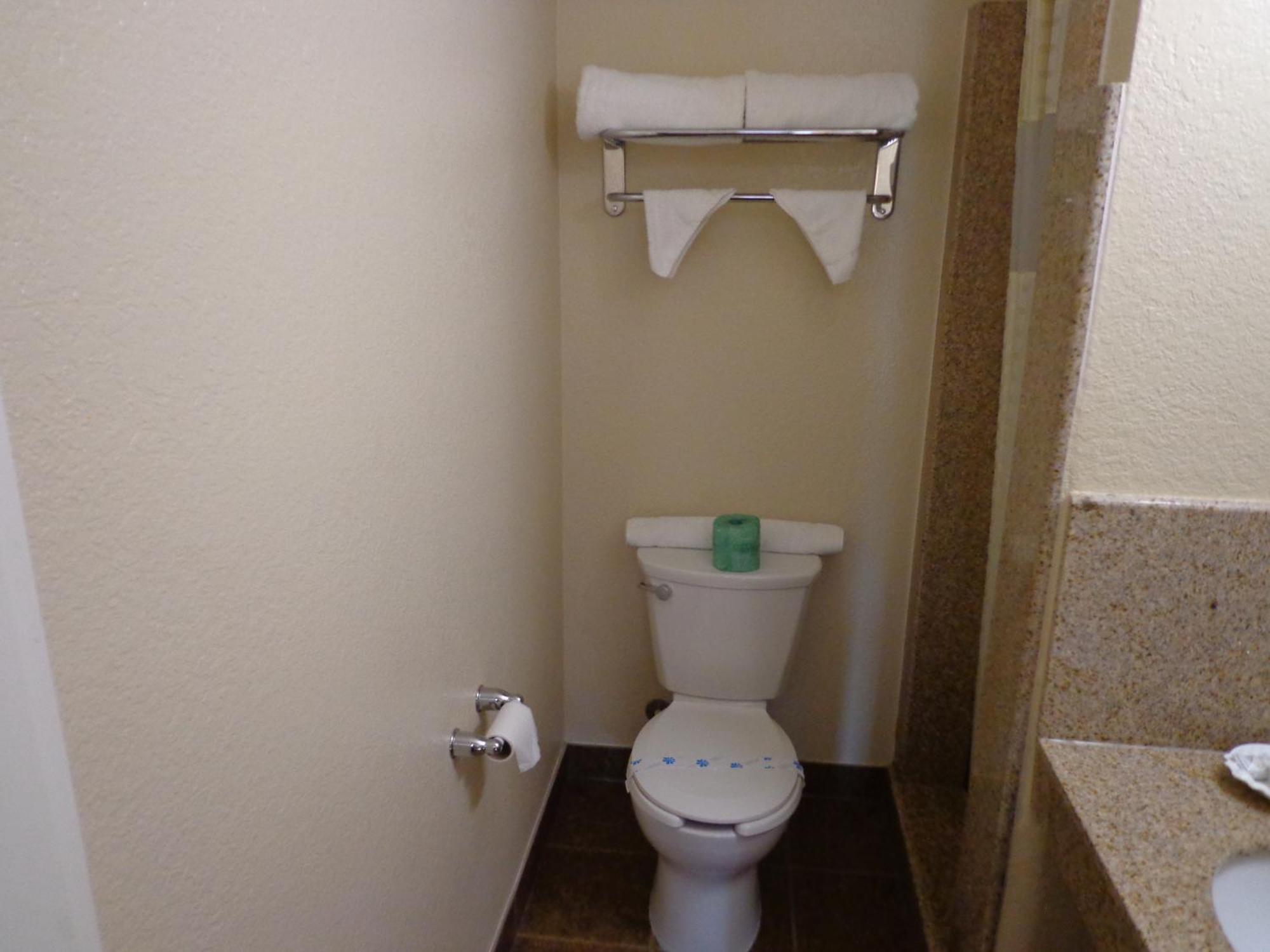 Economy Inn Express Warren エクステリア 写真