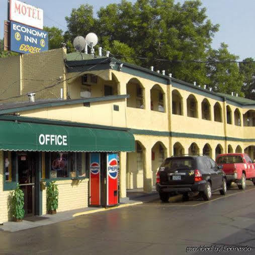 Economy Inn Express Warren エクステリア 写真